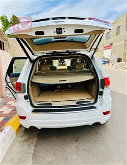 جیپ گراند شیرۆکی